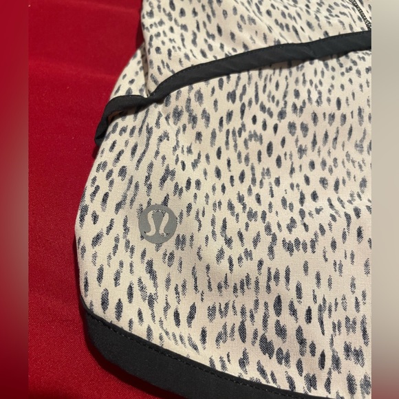 Size 6 lululemon shorts! - Picture 3 of 4